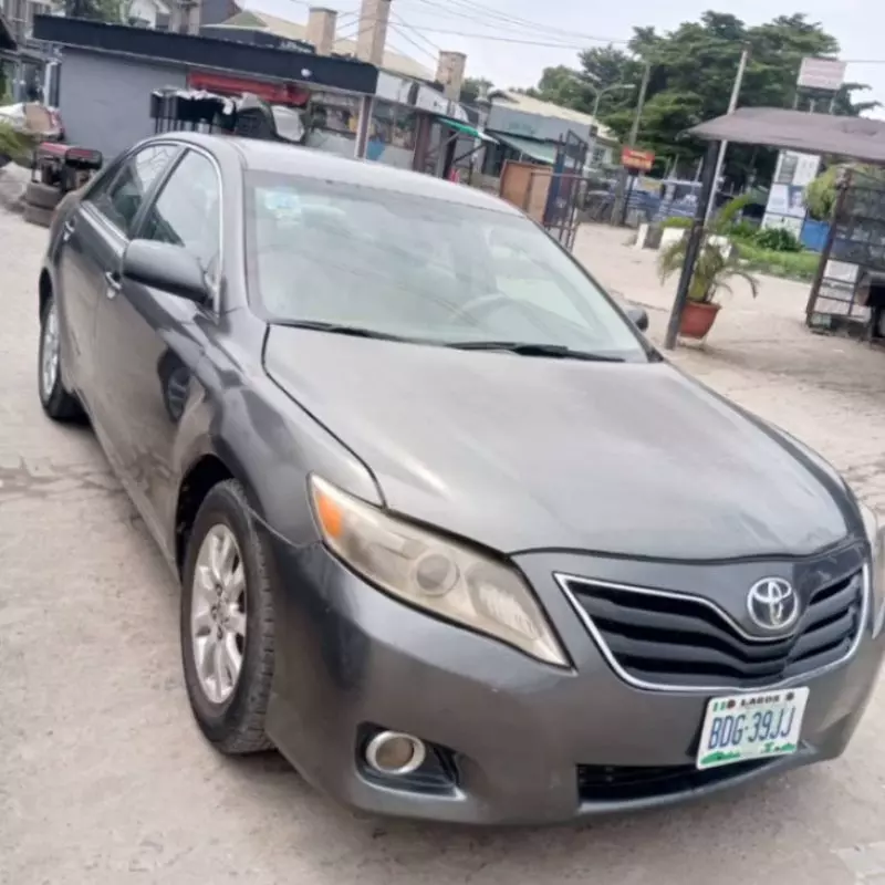 Toyota Camry   - 2011