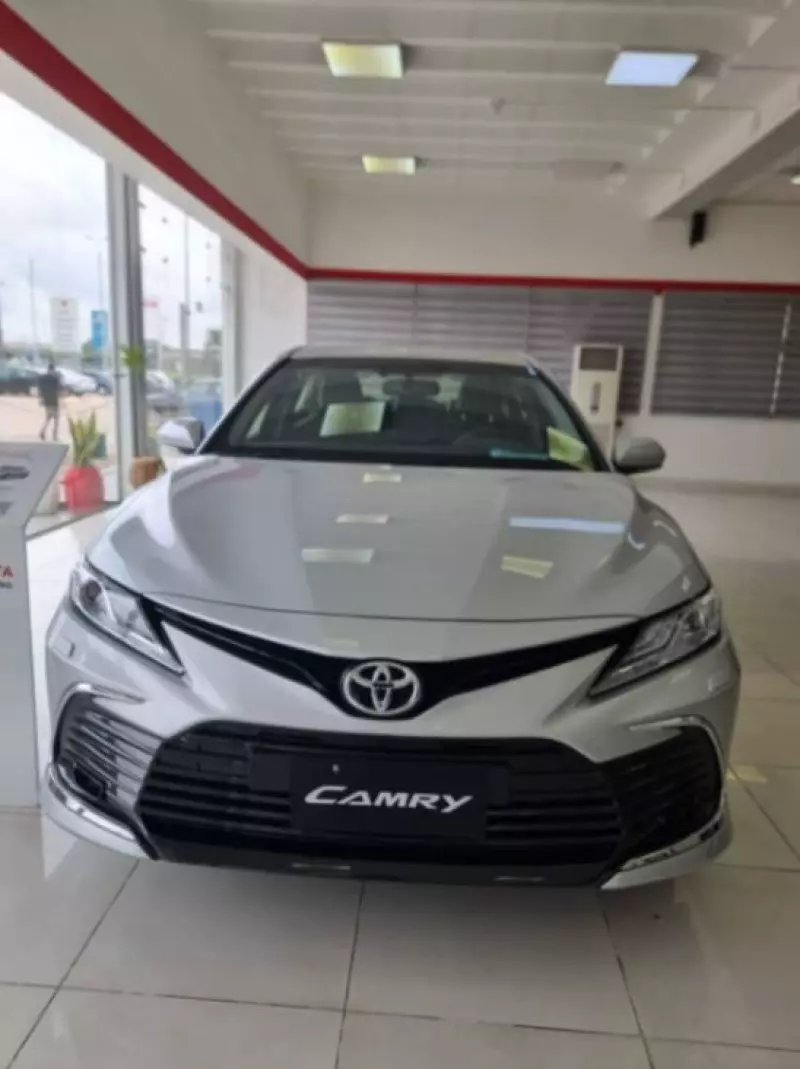 Toyota Camry   - 2025