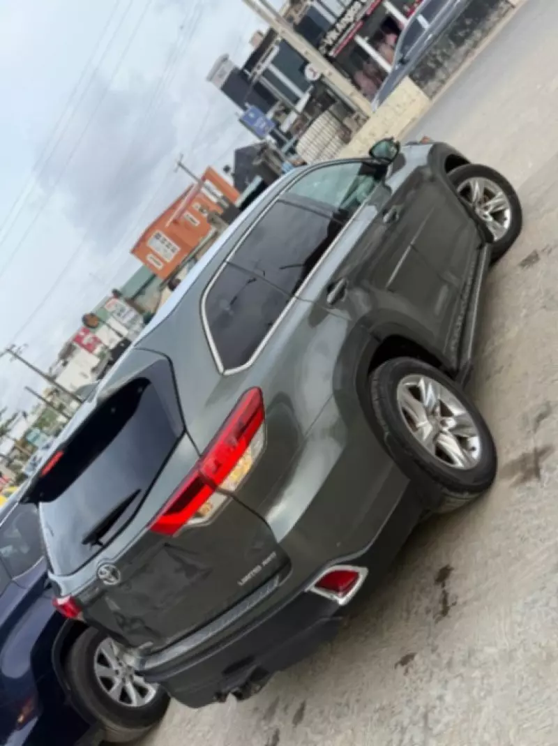 Toyota Highlander   - 2015