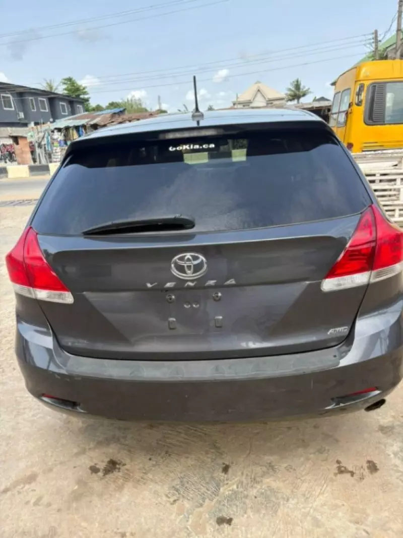 TOYOTA Venza   - 2011
