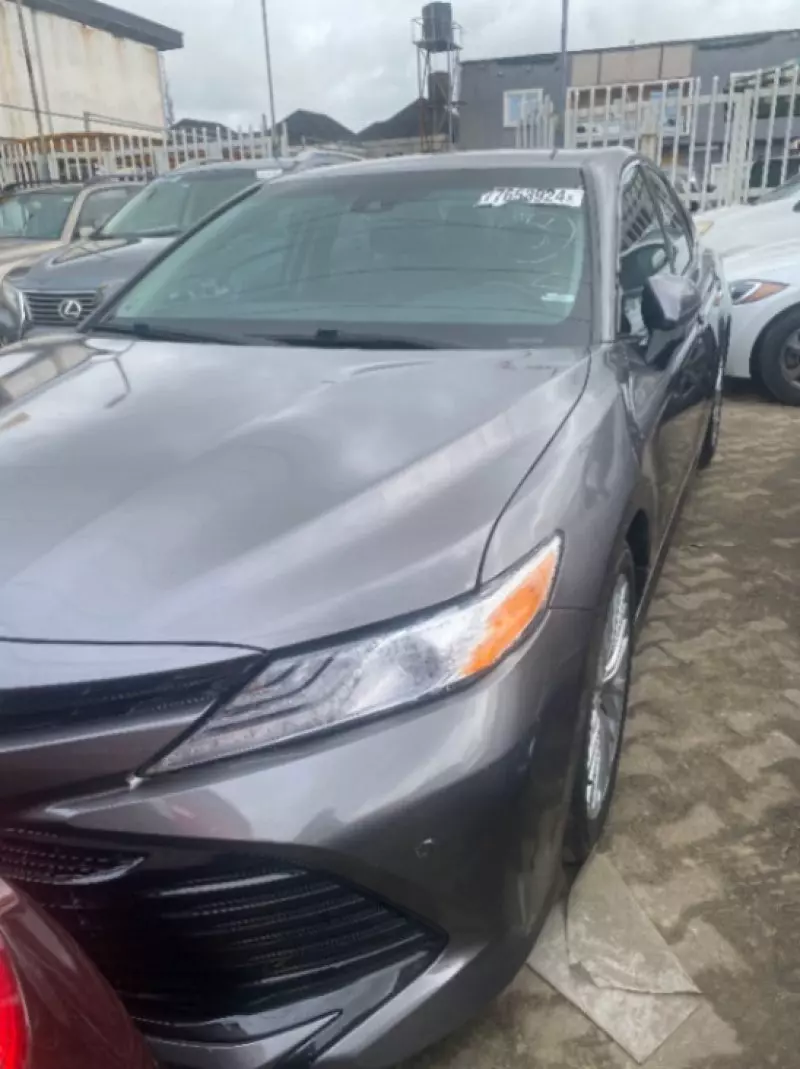 Toyota Camry   - 2018