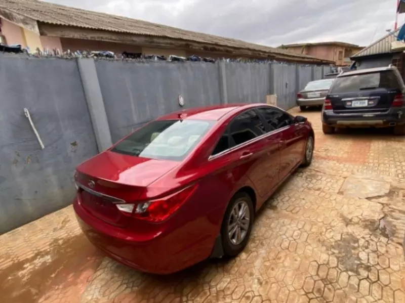 Hyundai Sonata   - 2012