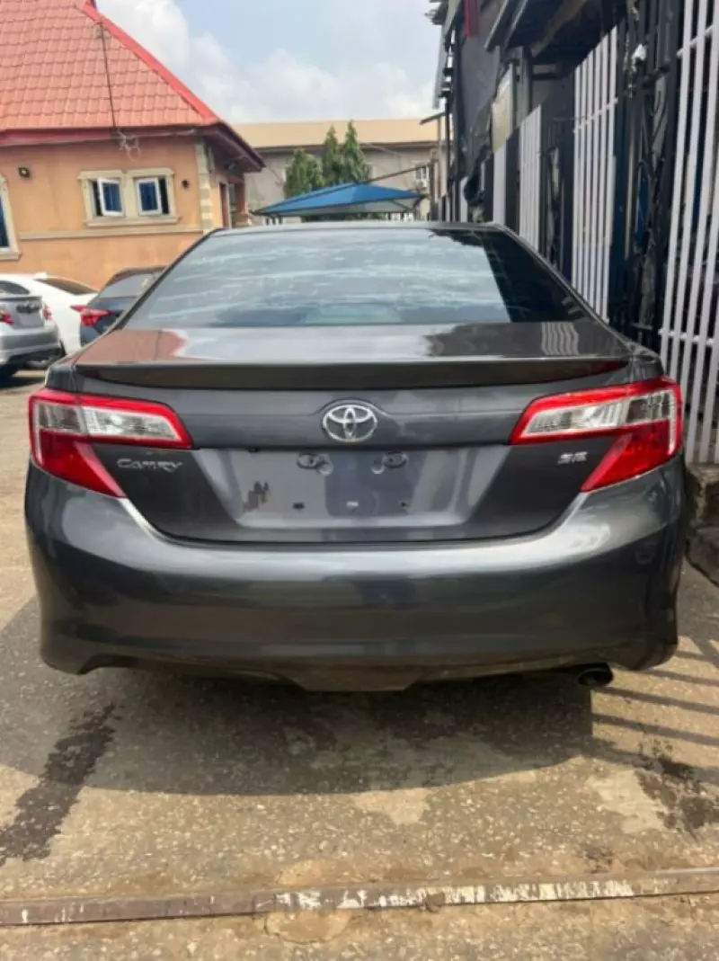 Toyota Camry   - 2014