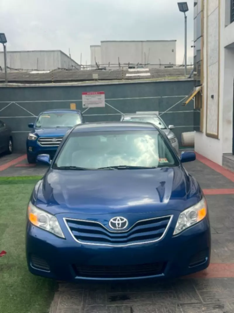 TOYOTA Camry   - 2010