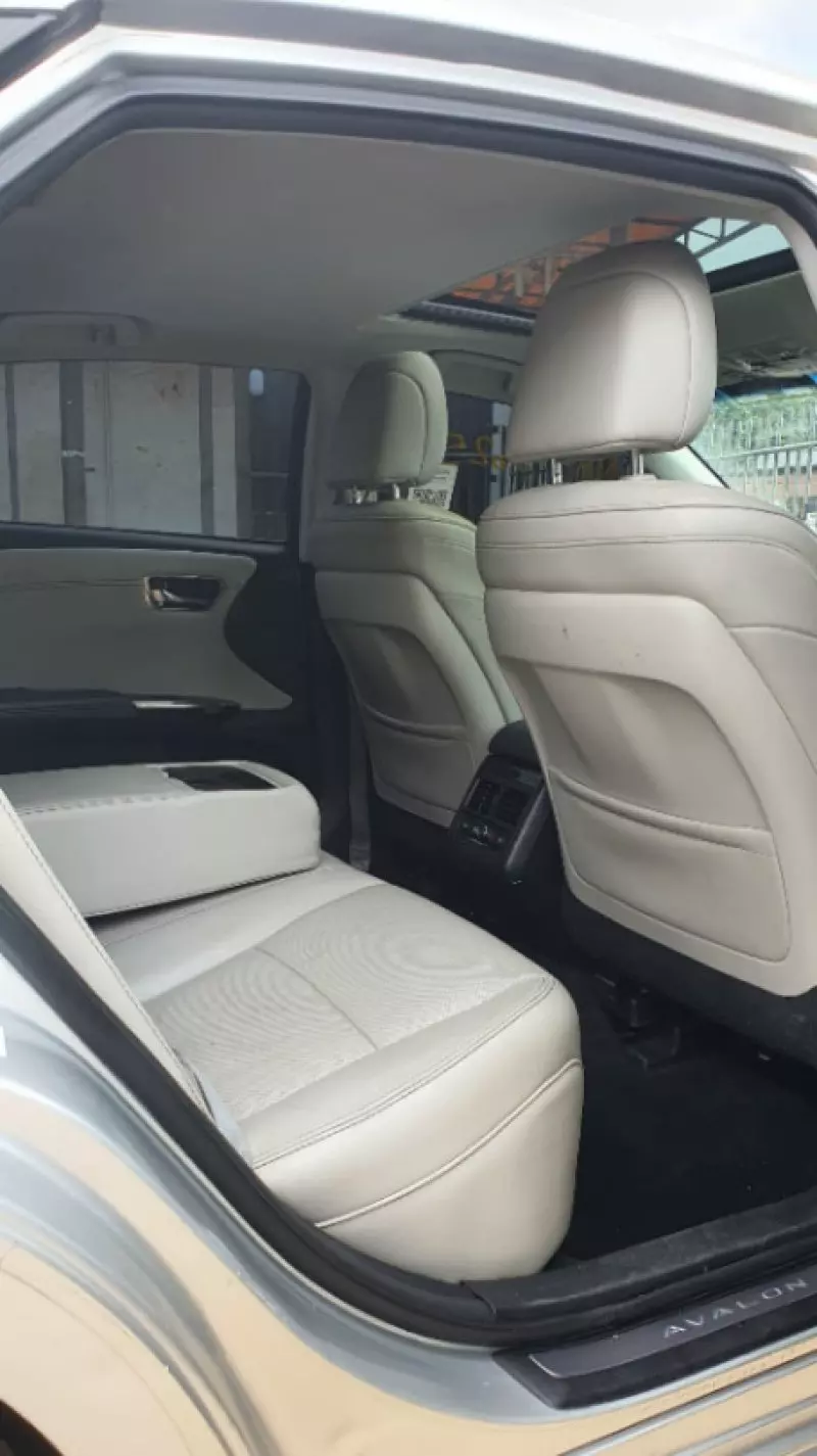 Toyota Avalon   - 2013
