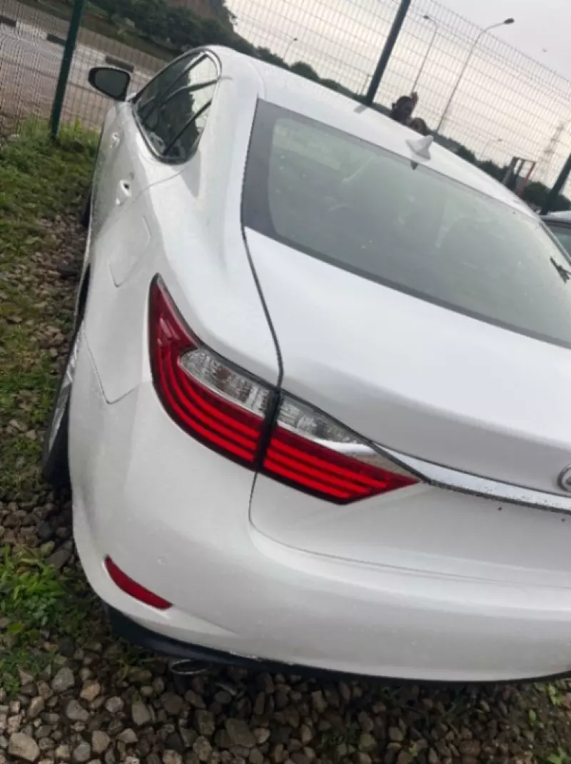Lexus ES   - 2013