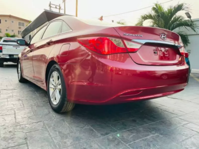 Hyundai Sonata   - 2013