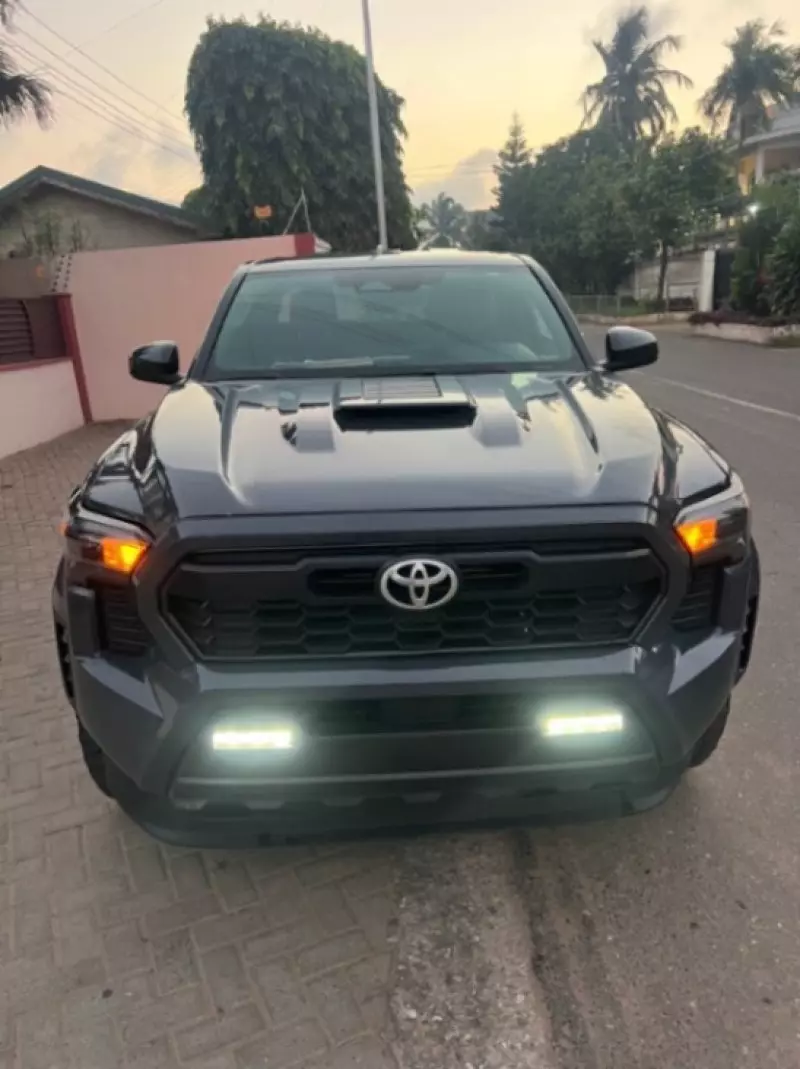 TOYOTA Tacoma   - 2025