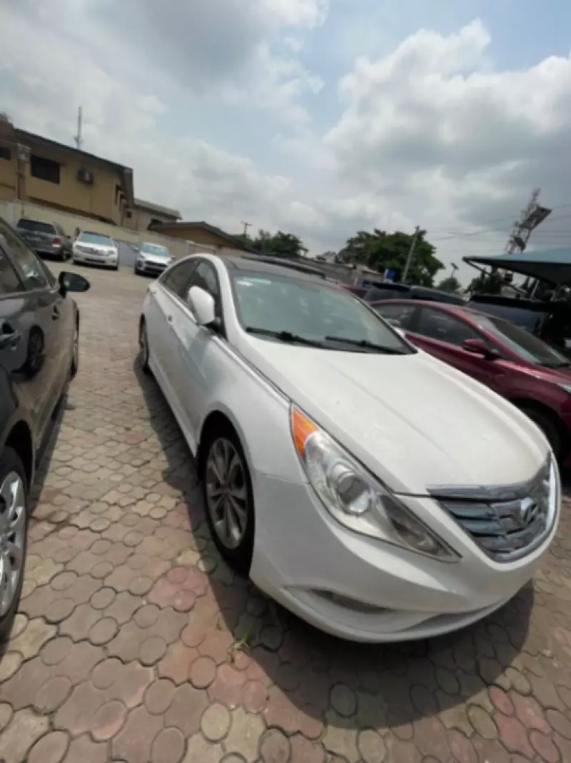 Hyundai Sonata   - 2014