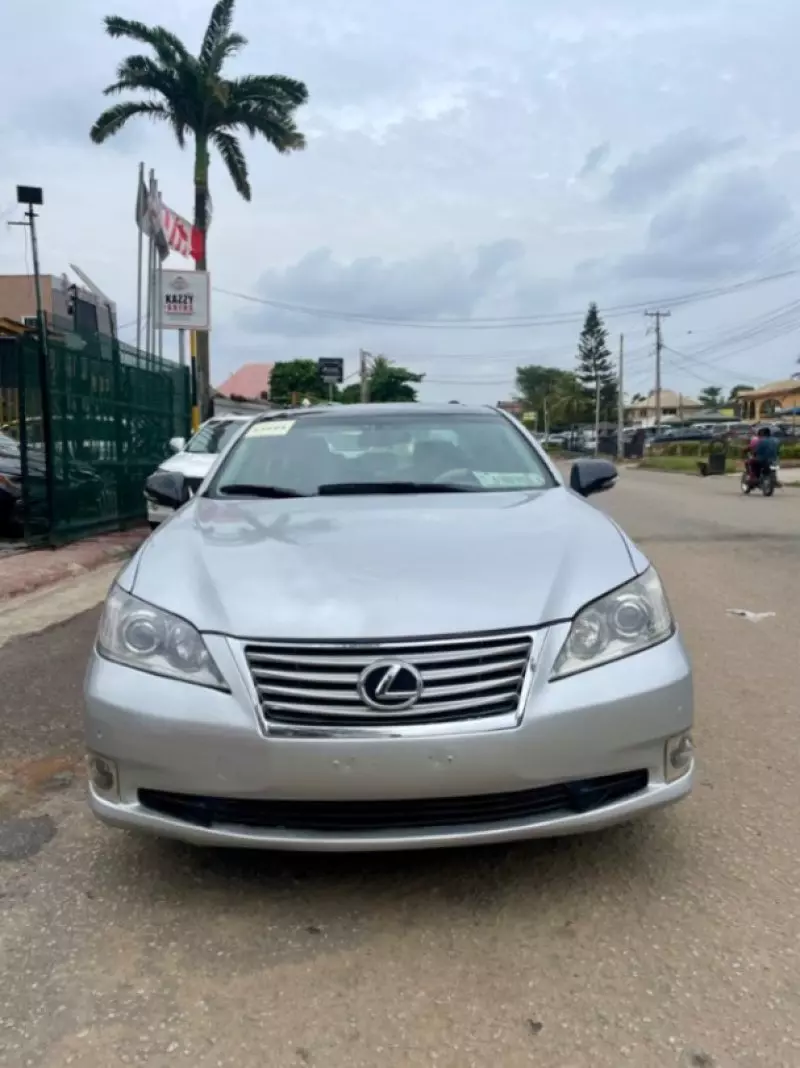 Lexus ES   - 2010