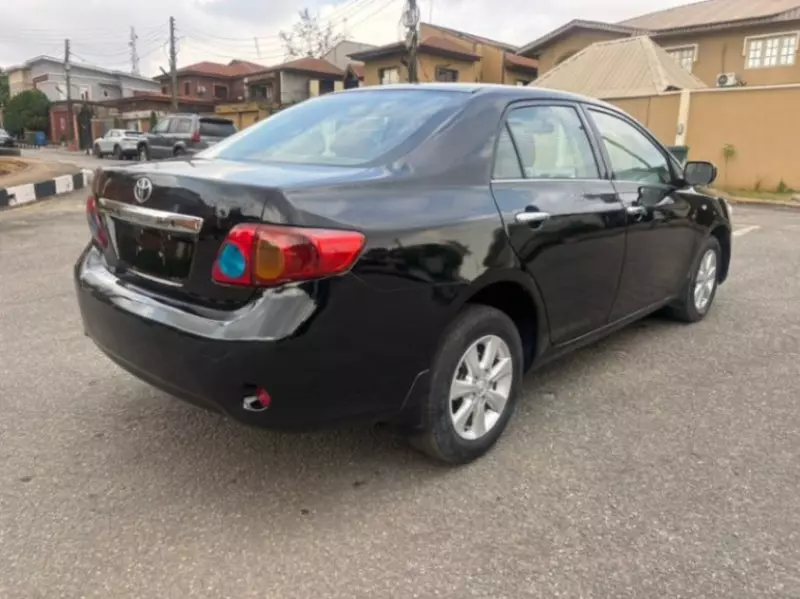 Toyota Corolla   - 2010
