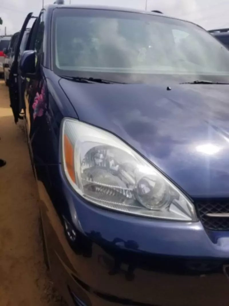 Toyota Sienna   - 2006