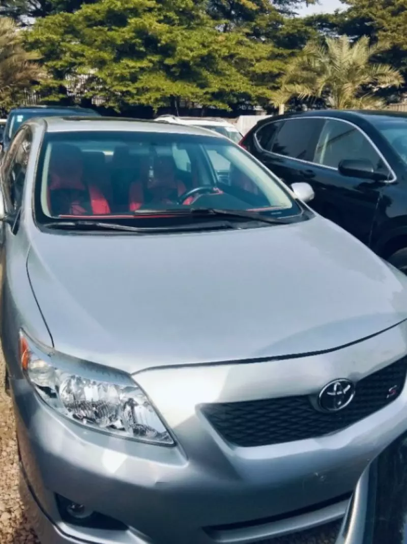 Toyota Corolla   - 2010