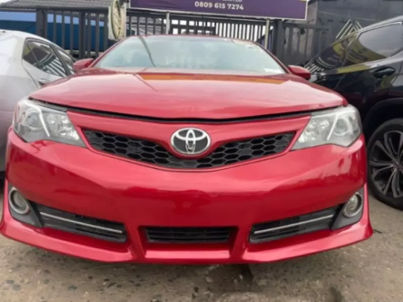 Toyota Camry   - 2012