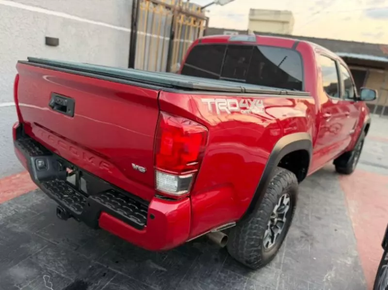 TOYOTA Tacoma   - 2017