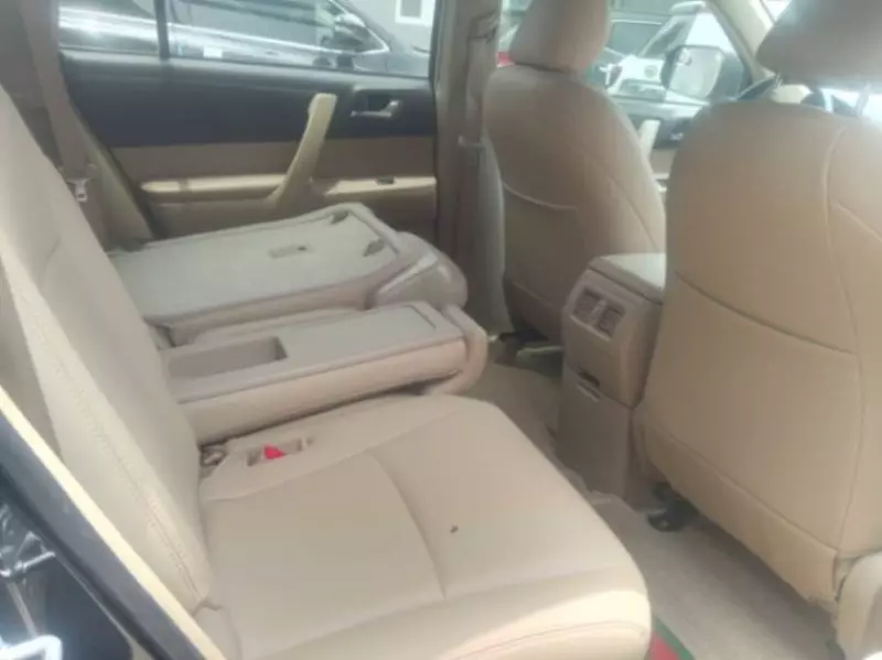 Toyota Highlander   - 2012