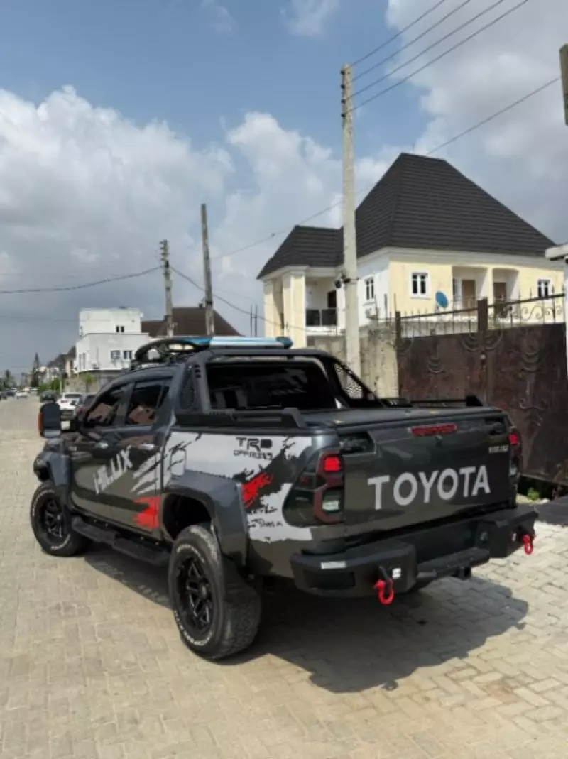 Toyota Hilux   - 2018