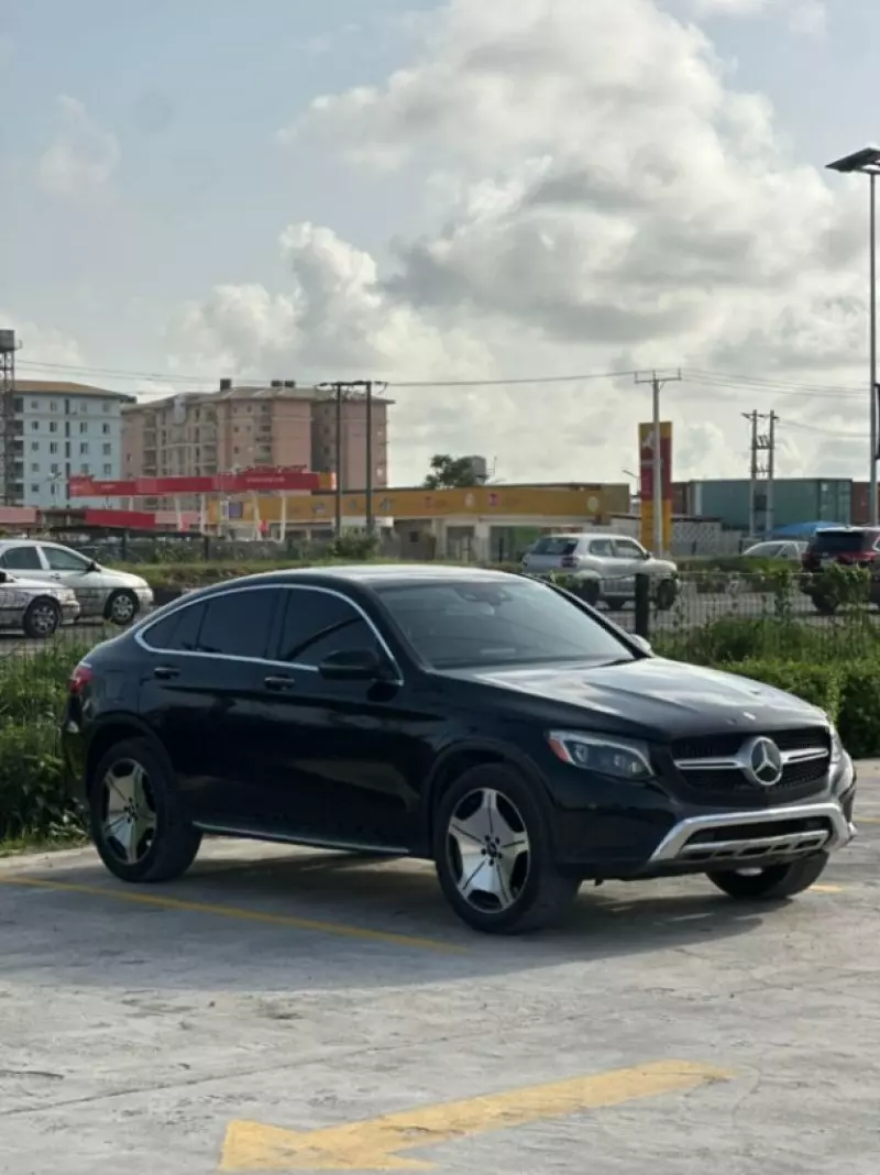 Mercedes-Benz GLC 300   - 2017