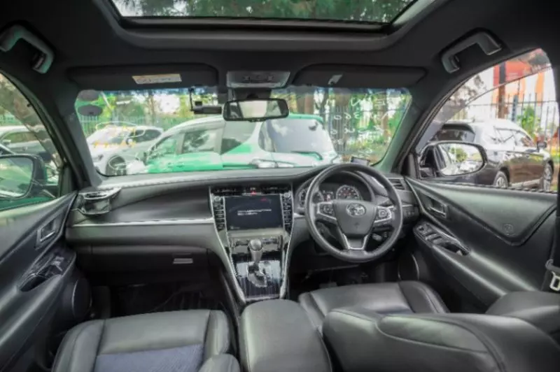 Toyota Harrier   - 2018