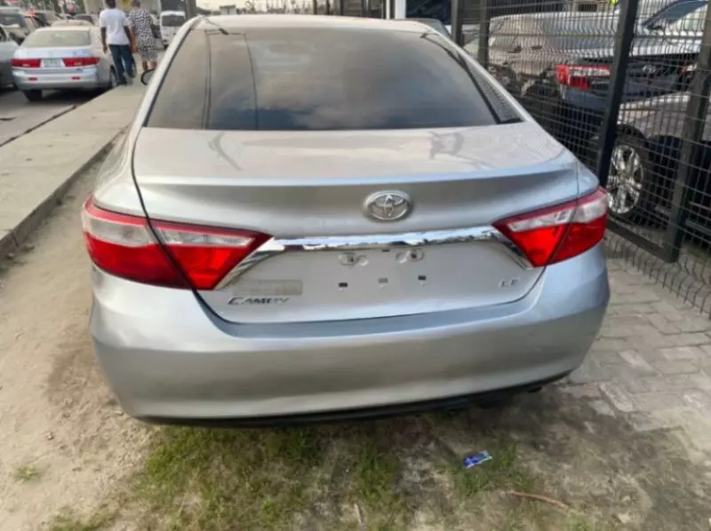 Toyota Camry   - 2016