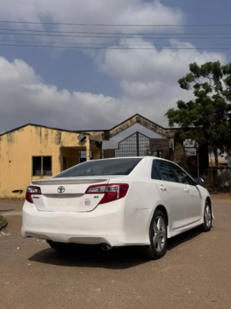 Toyota Camry   - 2012