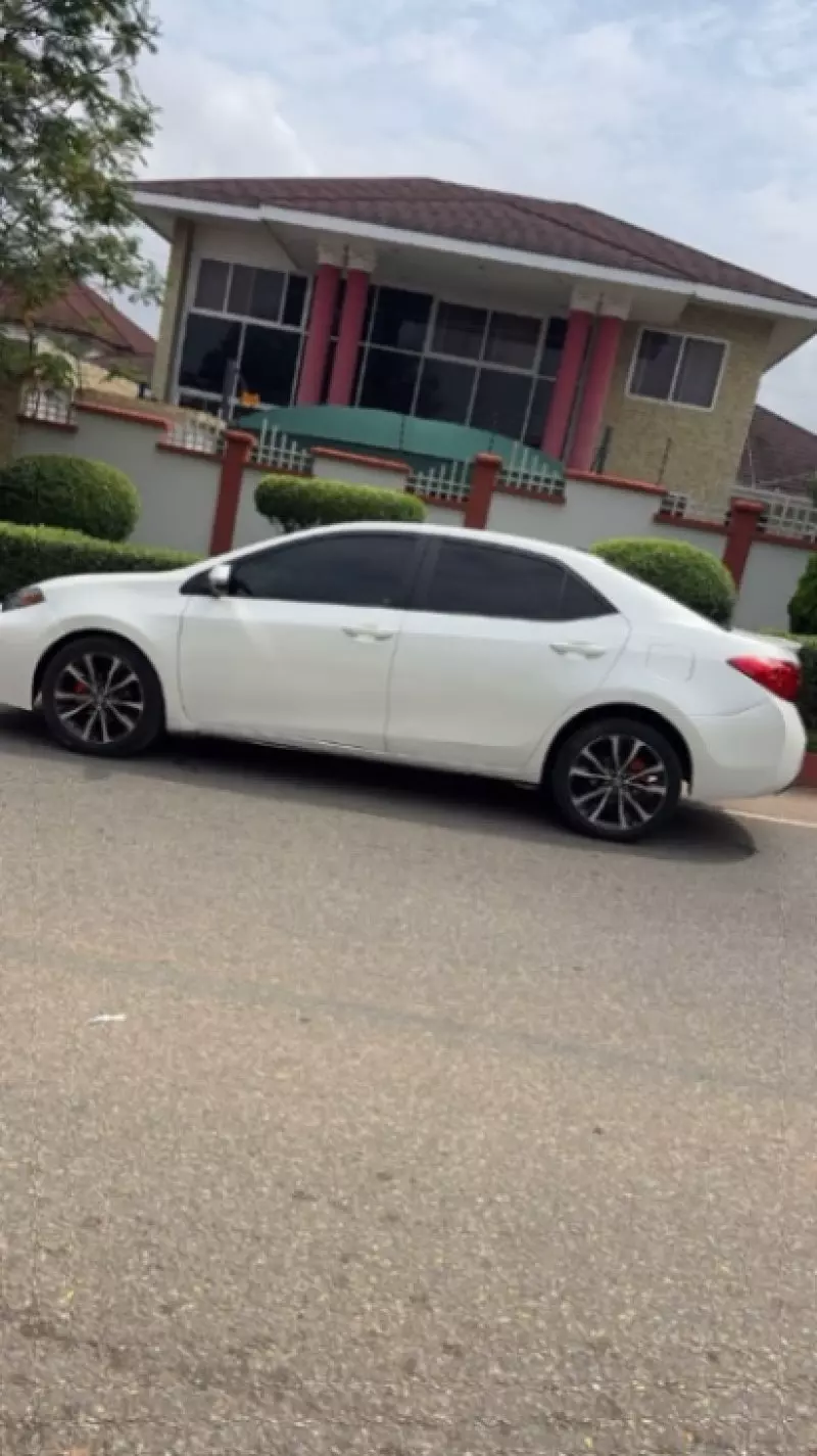 TOYOTA Corolla   - 2018