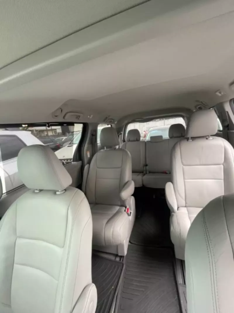TOYOTA Sienna   - 2016