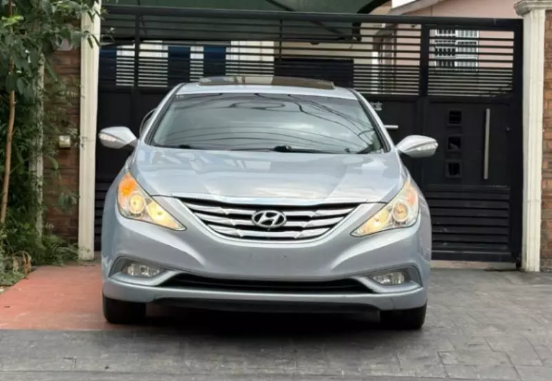 Hyundai Sonata   - 2011