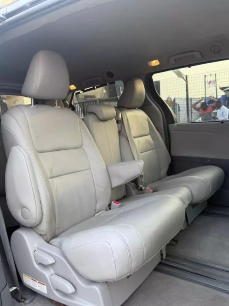 TOYOTA Sienna   - 2015