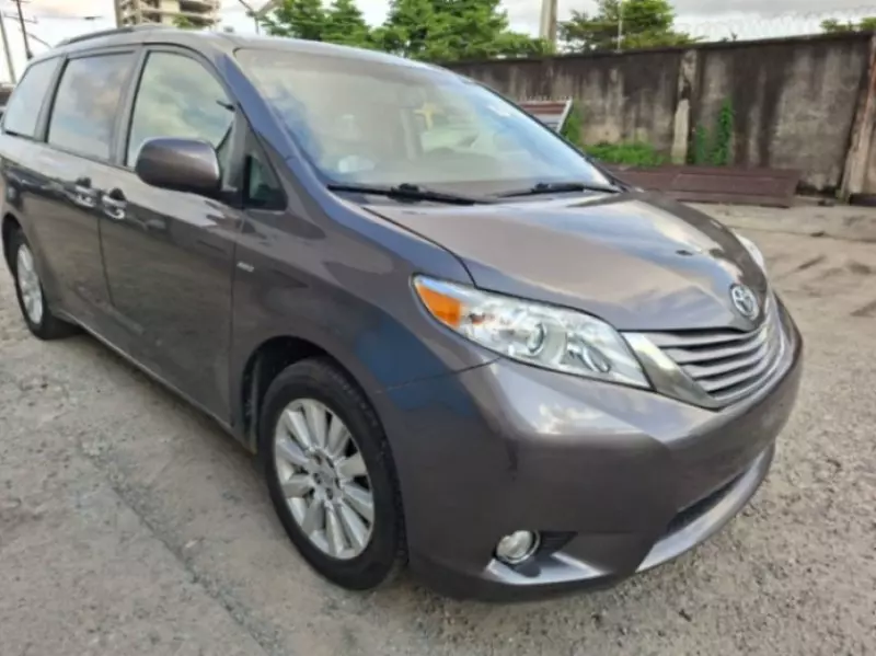 TOYOTA Sienna   - 2017
