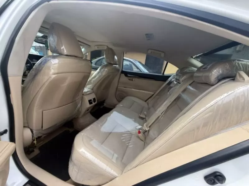 Lexus ES   - 2013