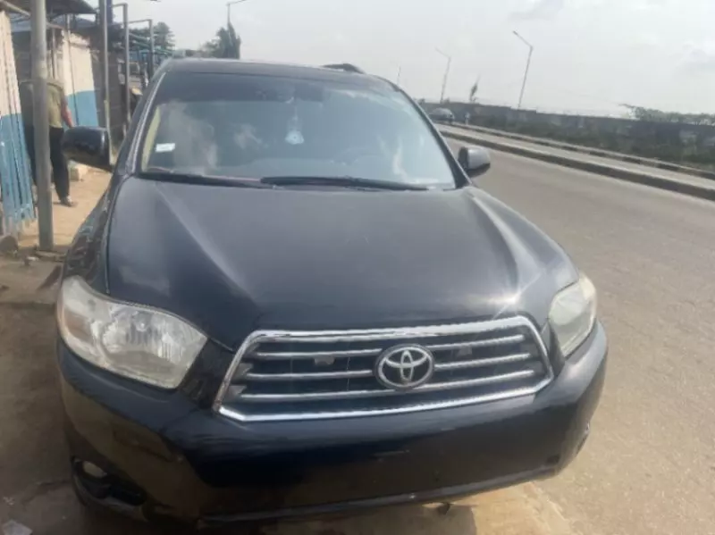 Toyota Highlander   - 2010