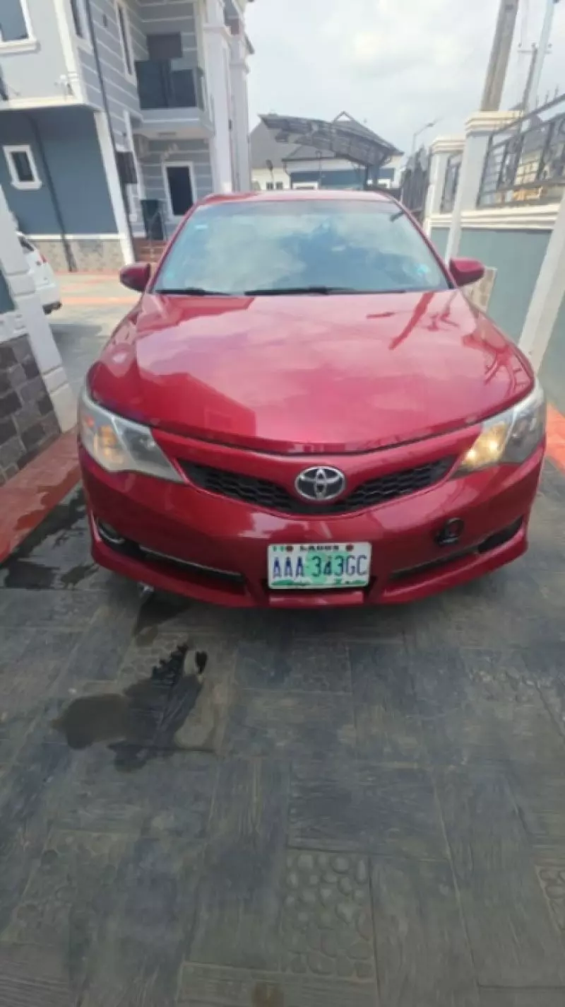 TOYOTA Camry - 2012