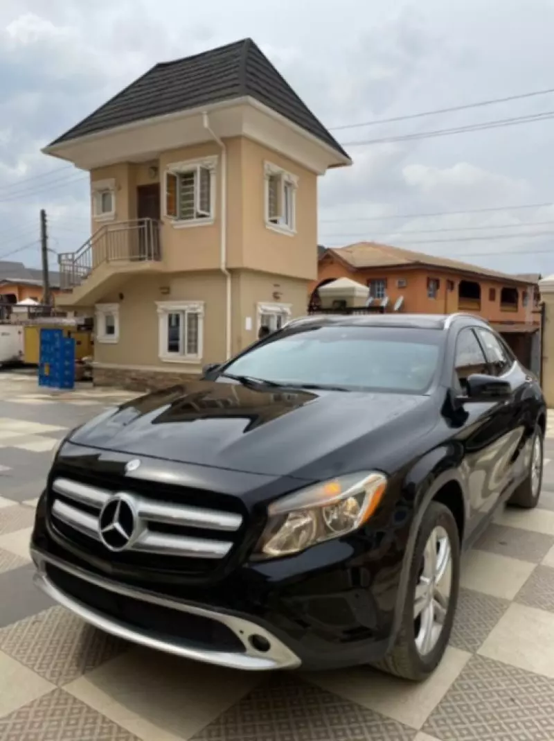 Mercedes-Benz GLA-Class   - 2015