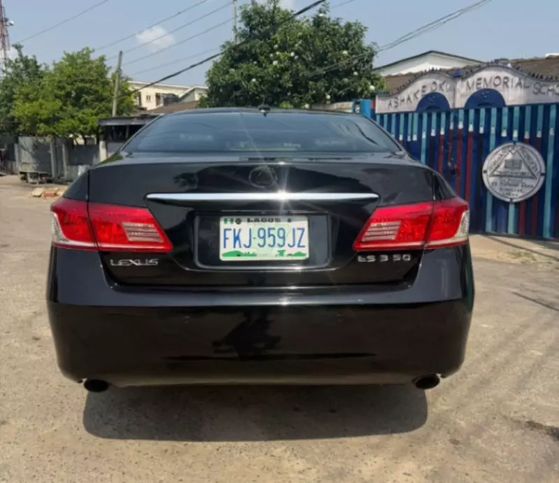 Lexus ES   - 2011