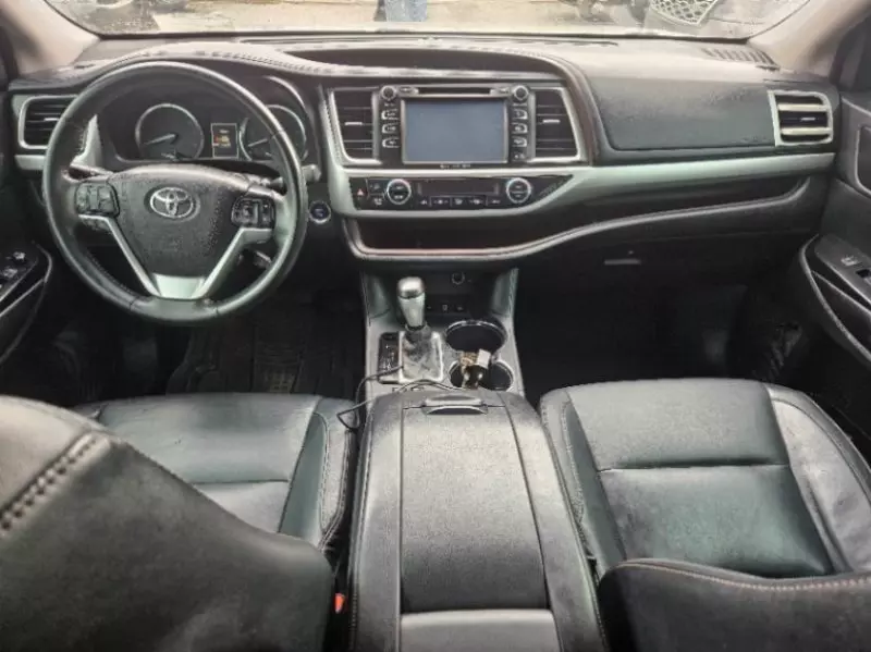 Toyota Highlander   - 2016