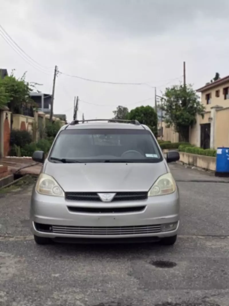 TOYOTA Sienna   - 2004