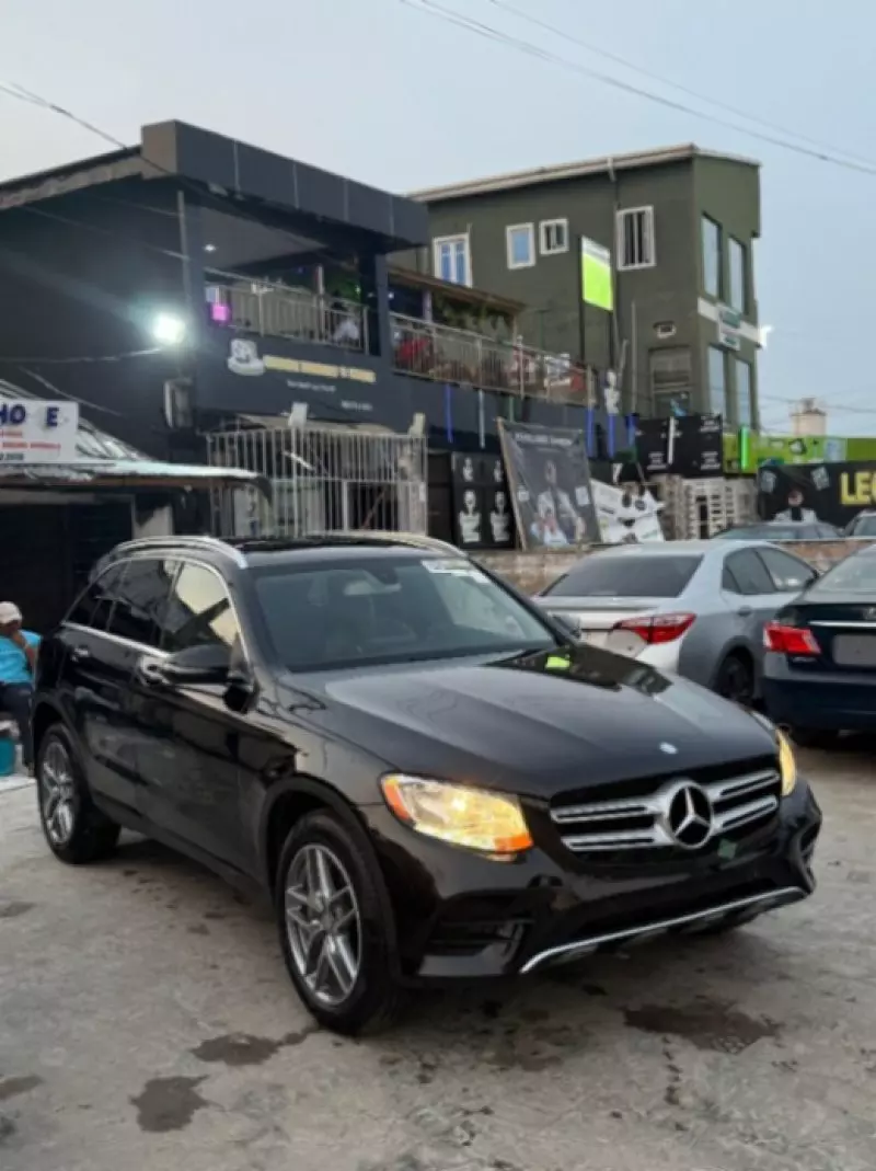 Mercedes-Benz GLC 300   - 2017