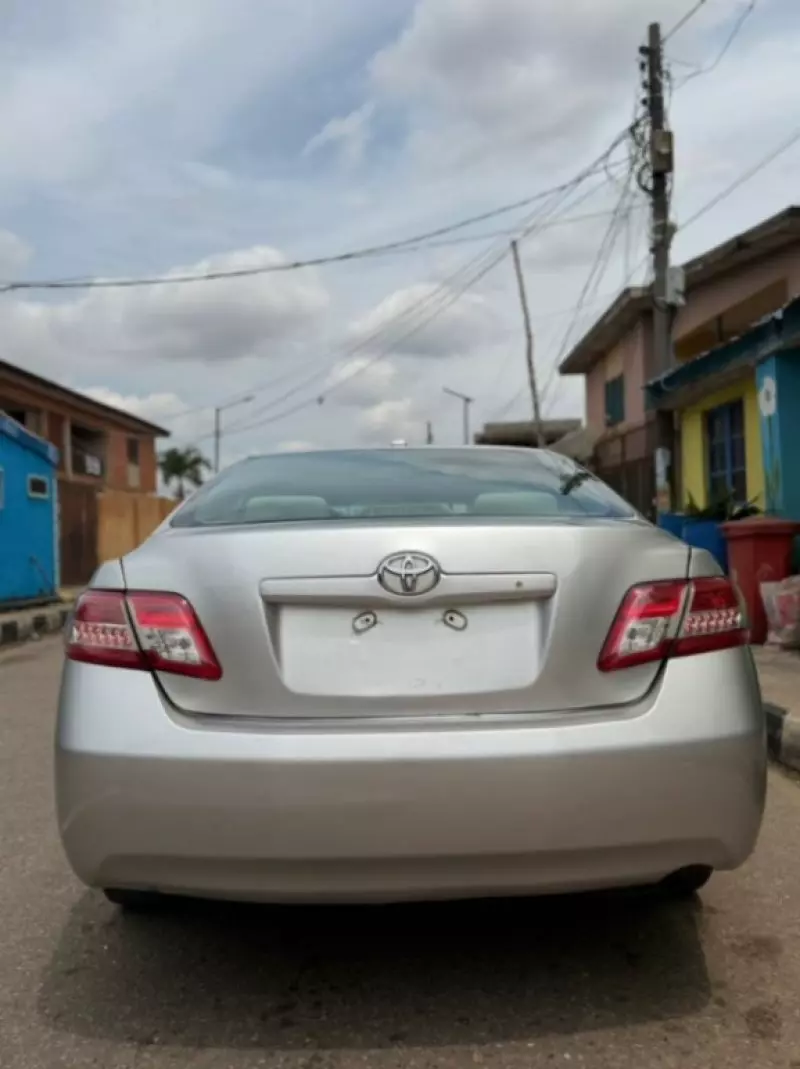Toyota Camry   - 2011