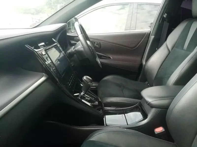 Toyota Harrier   - 2017