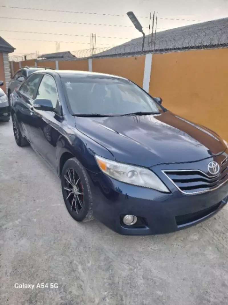 Toyota Camry   - 2010