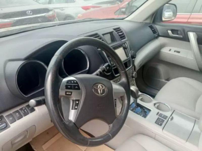 Toyota Highlander   - 2013