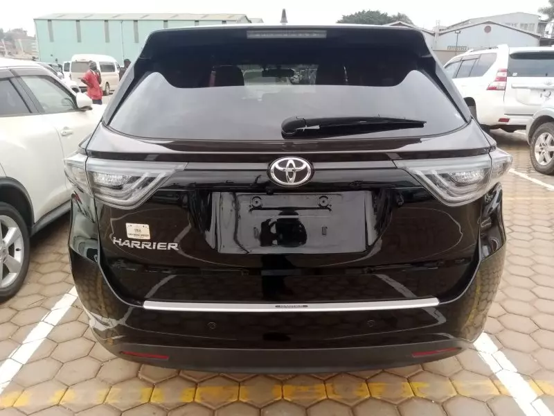 Toyota Harrier   - 2017