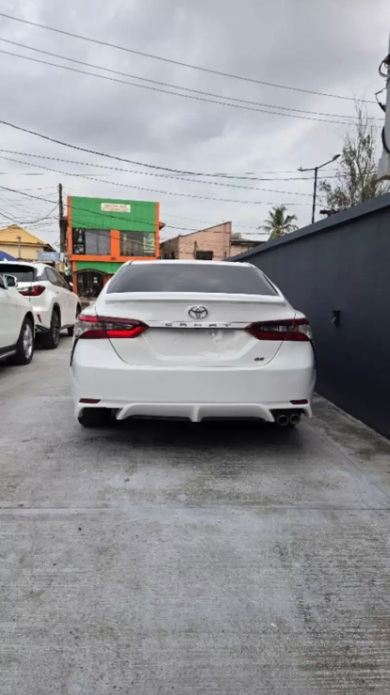 Toyota Camry   - 2018