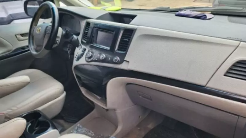 Toyota Sienna   - 2011