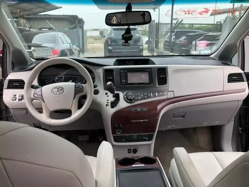 Toyota Sienna   - 2012
