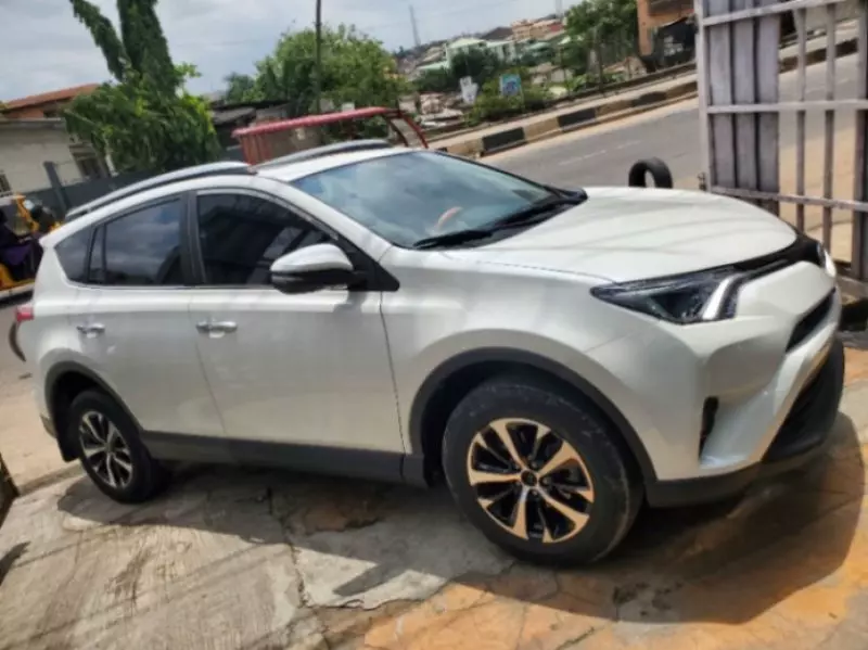 Toyota RAV 4   - 2019