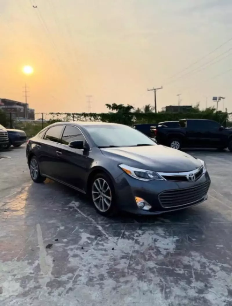 Toyota Avalon   - 2015