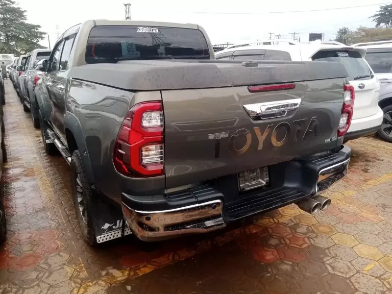 Toyota Hilux   - 2019