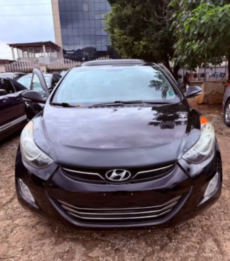 Hyundai Elantra - 2011